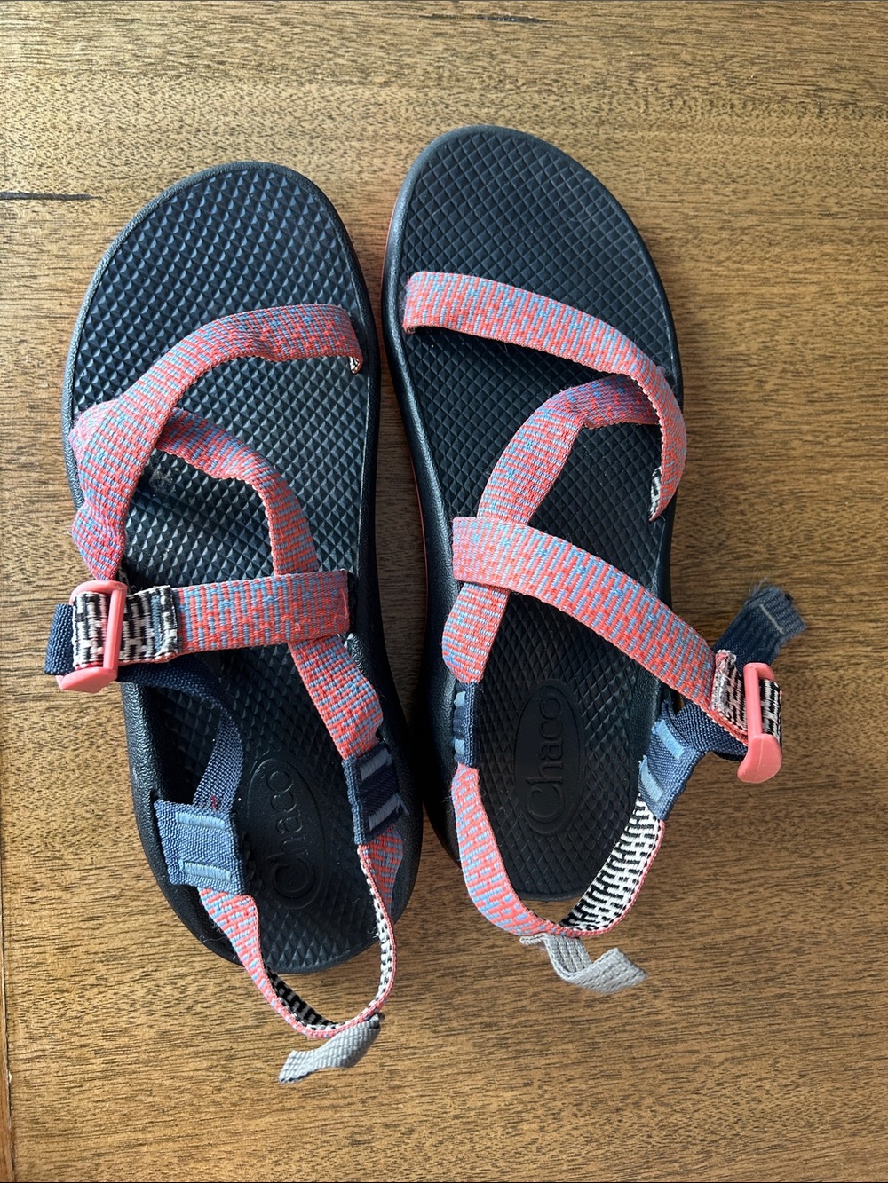 Chaco Women’s Size 6 Strappy Sandals in Coral and Blue